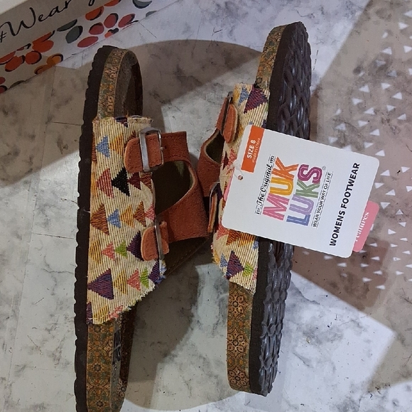 Muk Luks Geometric Pattern Sandals - Picture 4 of 5